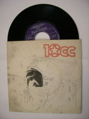 Dreadlock holiday / Nothing can move me