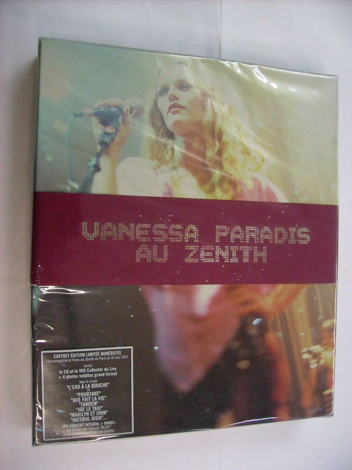 Au Zenith (CD/VHS BOXSET)