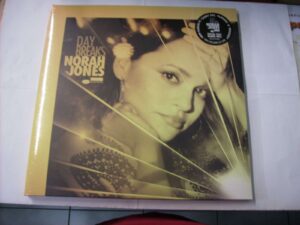 Day breaks (ORANGE VINYL)