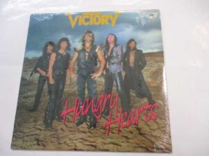 Hungry hearts (cut-out sleeve)
