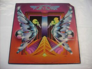 In city dreams (CUT OUT SLEEVE)