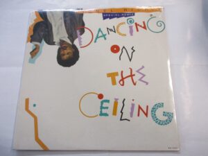 Dancing on the ceiling (cut-out sleeve)