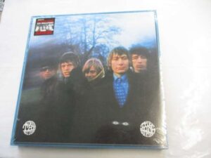 Between the buttons (RE)