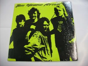 About time (cut-out sleeve)