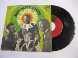 Mini-Skirt-Minnie / Back in your arms