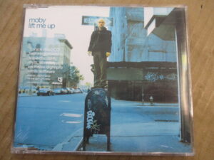 Lift me up - 5 tr.