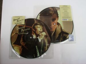 Boys keep swinging / AA, I pray, Ole' (7" PDK)