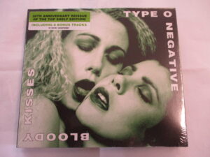 Bloody Kisses (2CD) (RE) (30TH ANNIVERSARY)