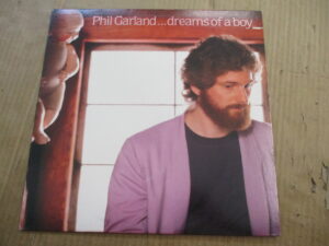 Dreams of a boy (cut-out sleeve)