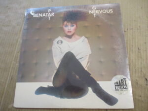 Get nervous (cut-out sleeve)